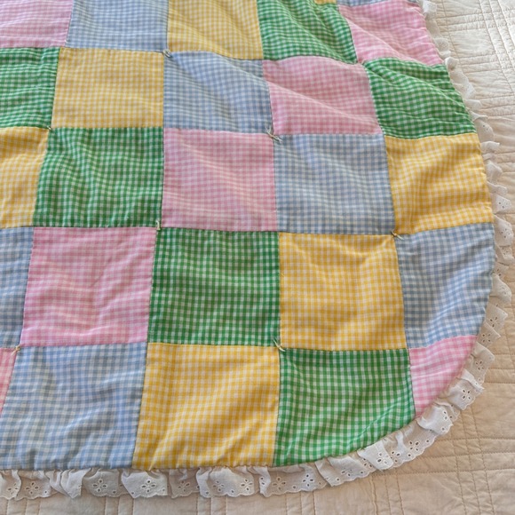 Vtg Handmade Pastel Gingham Patchwork Baby Quilt Eyelet Lace Crib Blanket Artsy - Picture 9 of 13
